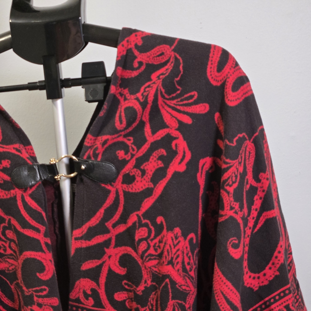 Dana Buchman Red Black Patterned Cape Poncho Knit Abstract w/Buckle Size S/M